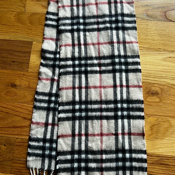 Authentic kids, Burberry scarf - Picture 3 of 6